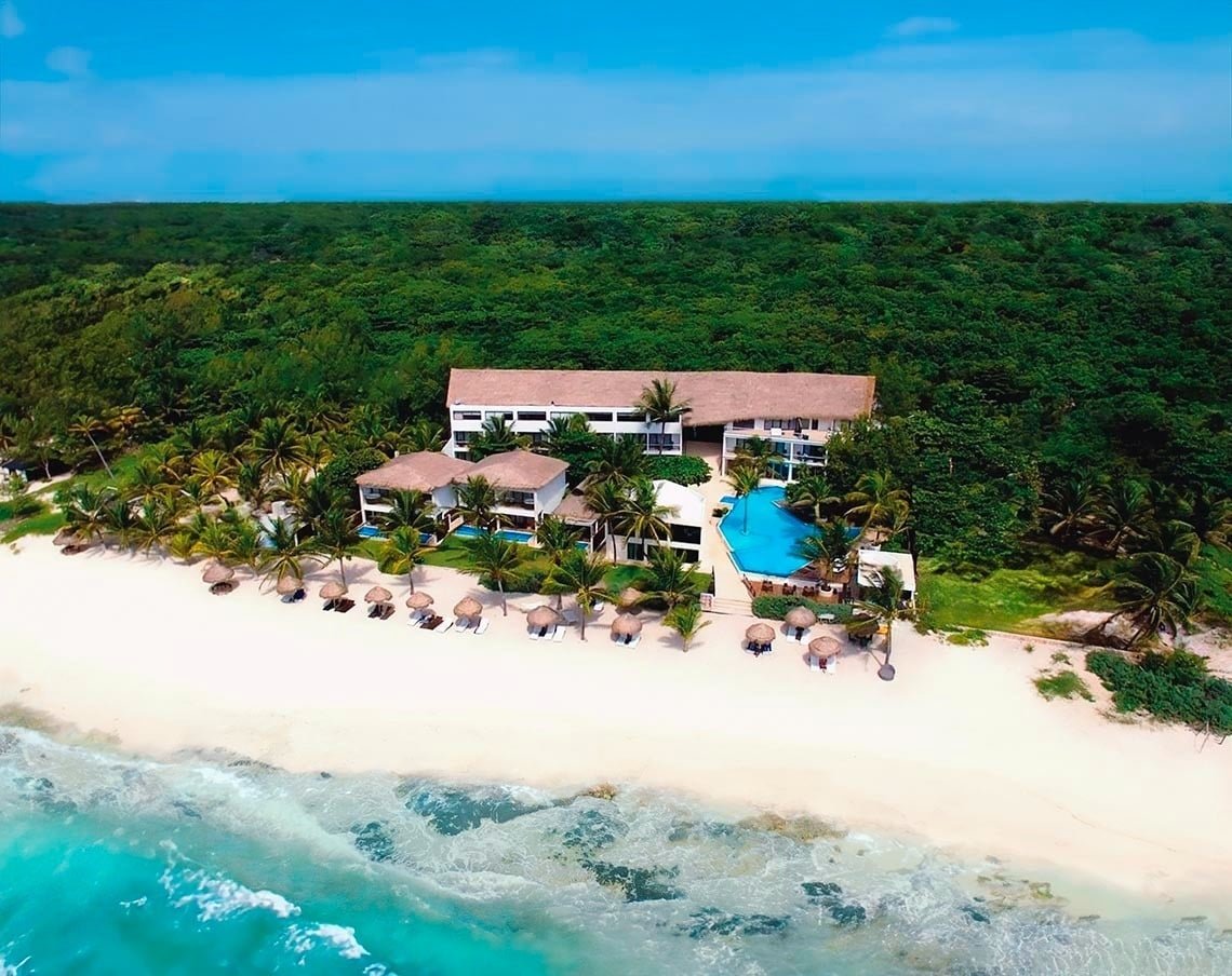 Vista del venue The Fives Beach Hotel & Residences en Playa del Carmen