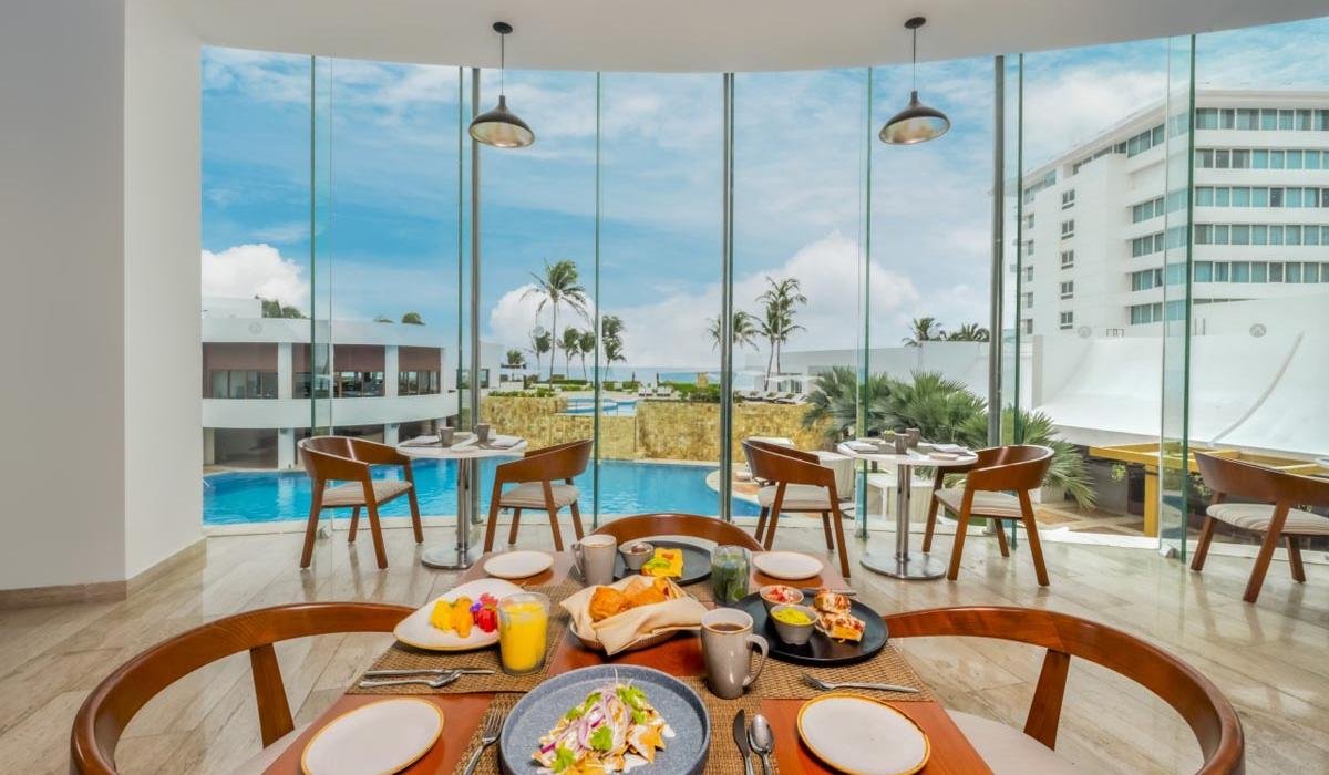 Detalle arquitectónico de Krystal Grand Cancun — Cancun