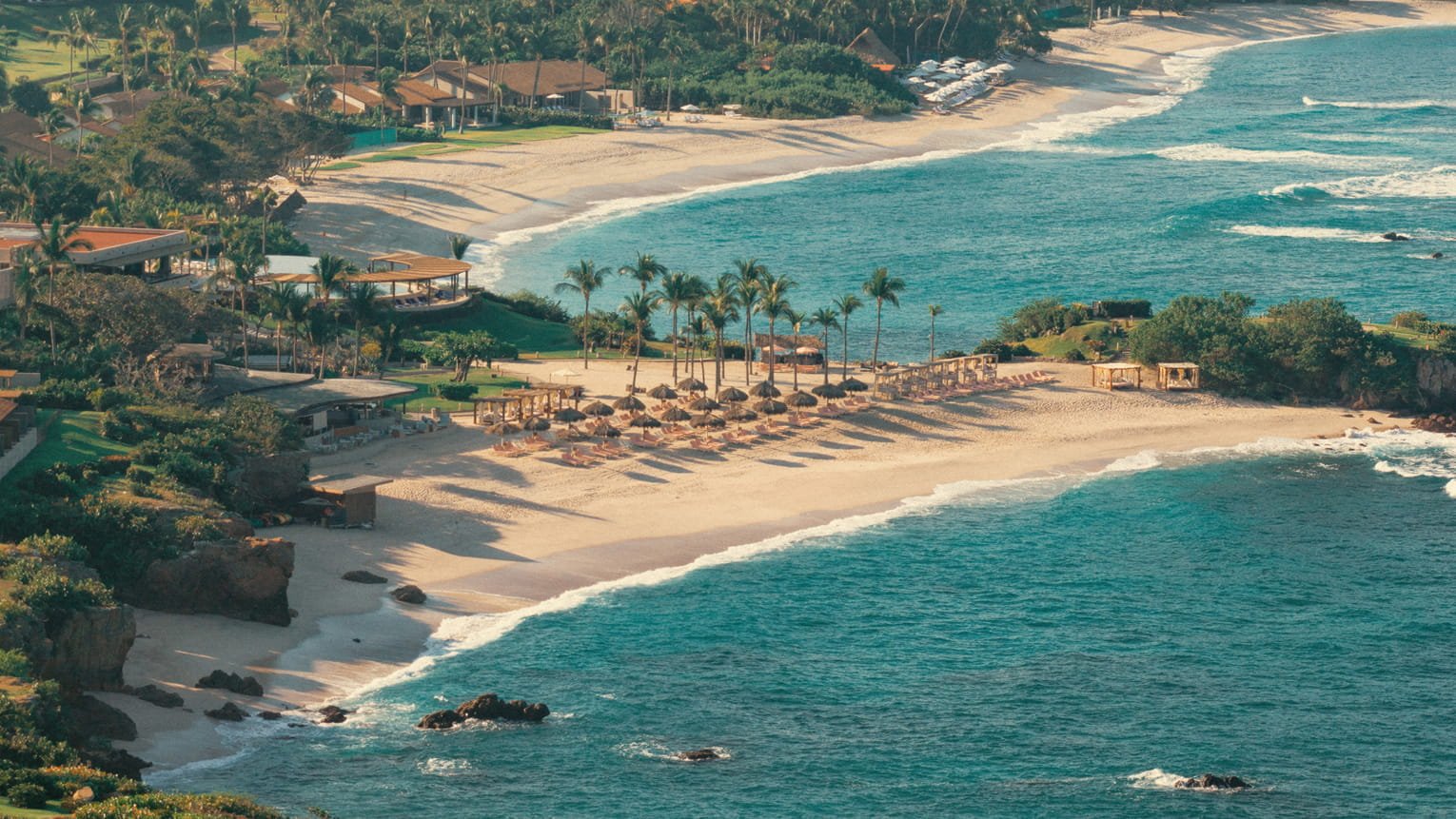 Detalle arquitectónico de Four Seasons Punta Mita — Riviera Nayarit